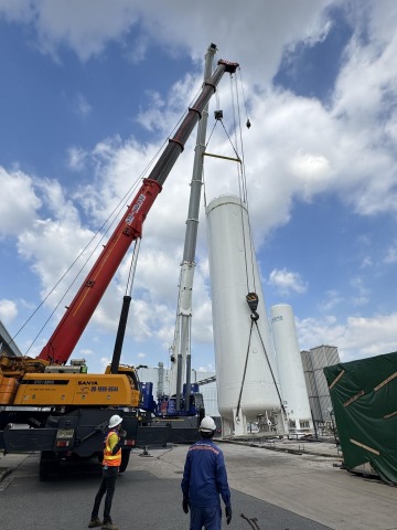 รถเครนให้เช่ายกถังเหล็กอุตสาหกรรม รถเครนให้เช่ายกถังเหล็กอุตสาหกรรม